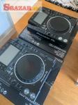 2x Pioneer CDJ-2000NXS2 a 1x DJM-900NXS2 mixer